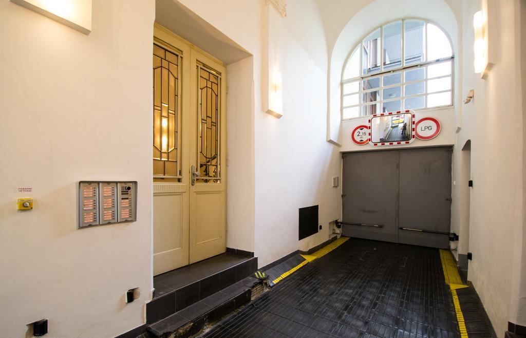 National Museum Apartment By Ruterra Praha Bagian luar foto
