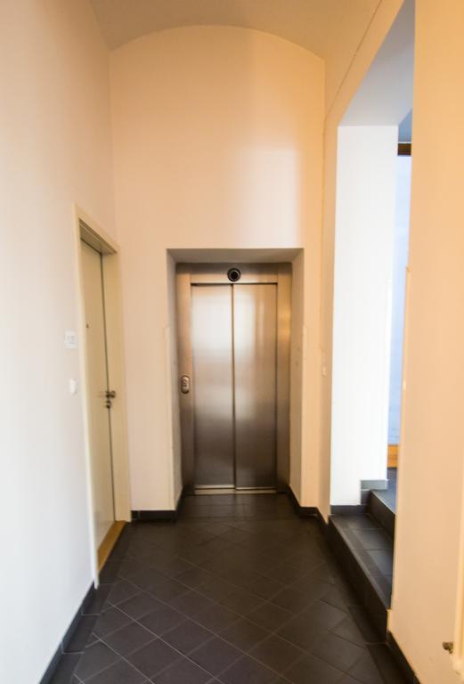 National Museum Apartment By Ruterra Praha Bagian luar foto
