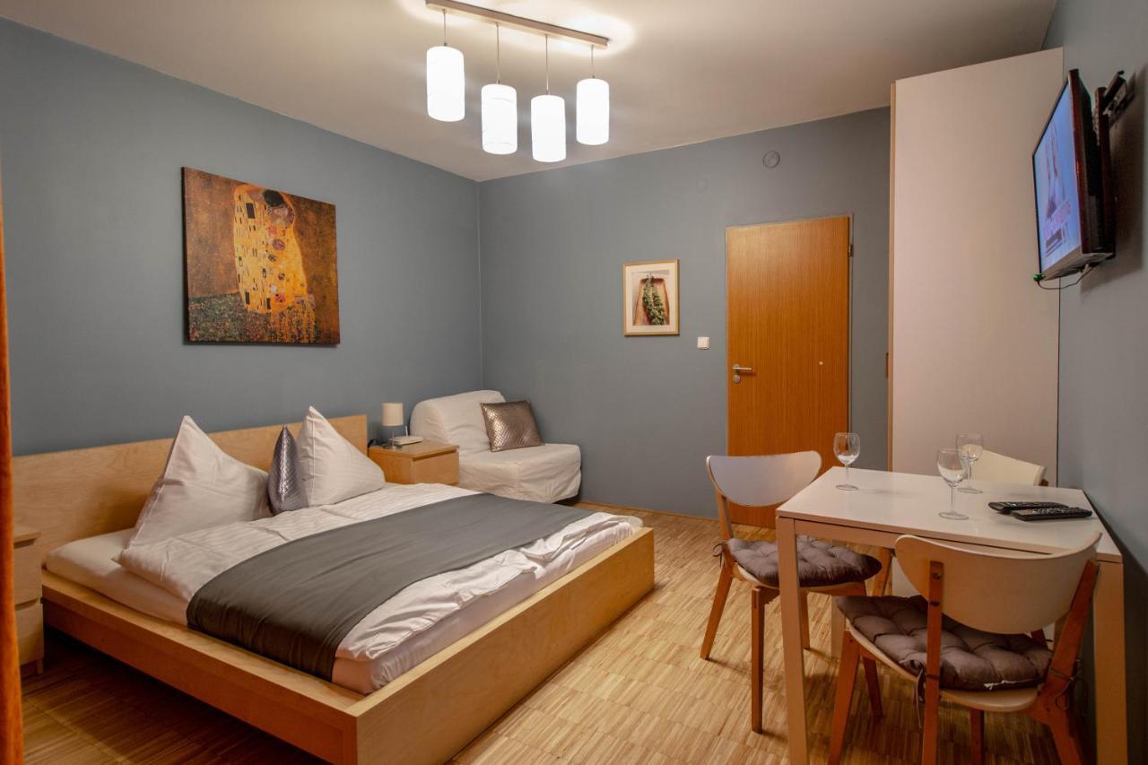 National Museum Apartment By Ruterra Praha Bagian luar foto